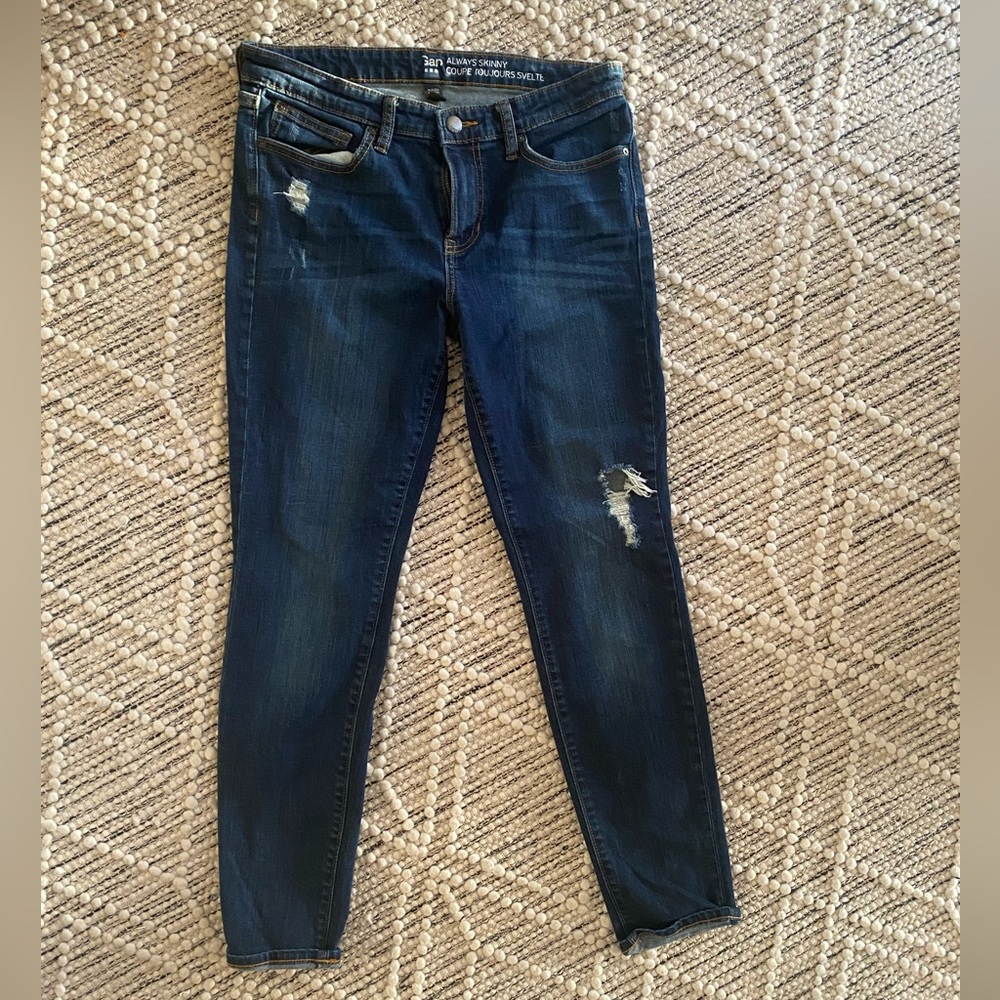 Gap Always Skinny. 6 regular. Light distressing
